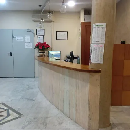 海星酒店 *